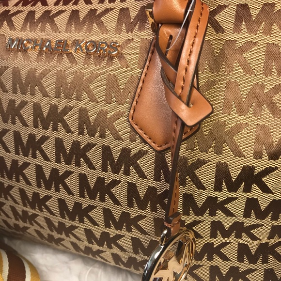 ๐บ NEW MK MICHAEL KORS SIGNATURE SATCHEL DUFFLE - Picture 3 of 7